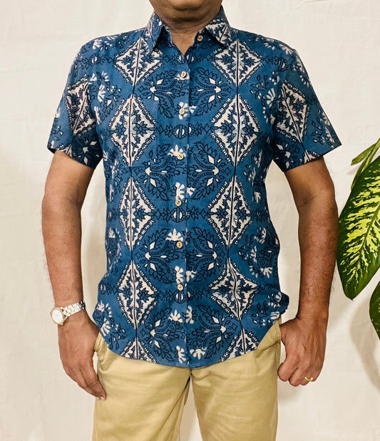 Short Sleeve Shirt in Ajrakh Print